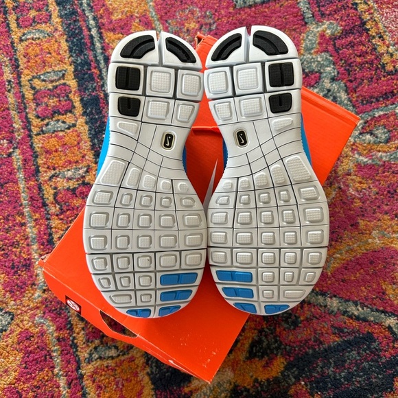 NIB Nike | Women’s Vibrant Blue/Neon Orange Nike Free Run +3 Sneakers, size 6 - Picture 2 of 13